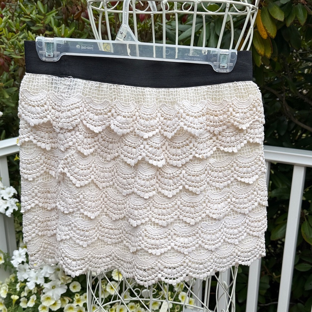 Rue21 Cream Lace Mini Skirt